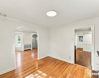 16 Hillcrest - Photo Thumbnail 6
