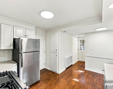 16 Hillcrest - Photo Thumbnail 9