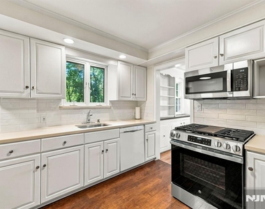 16 Hillcrest - Photo Thumbnail 8