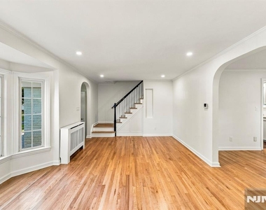 16 Hillcrest - Photo Thumbnail 2
