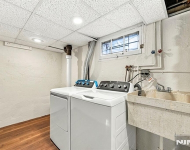 16 Hillcrest - Photo Thumbnail 13