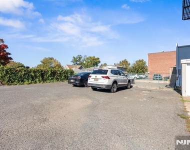 613 Ridge - Photo Thumbnail 15