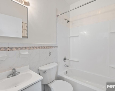 613 Ridge - Photo Thumbnail 12