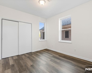 613 Ridge - Photo Thumbnail 8