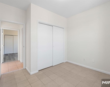 613 Ridge - Photo Thumbnail 11