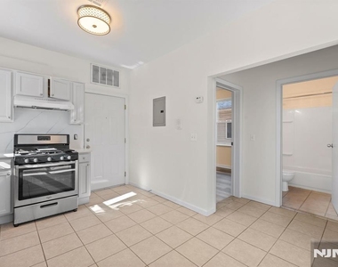 613 Ridge - Photo Thumbnail 2