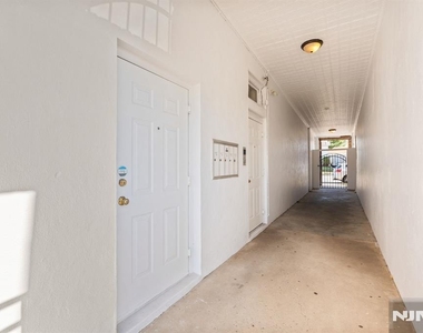 613 Ridge - Photo Thumbnail 18
