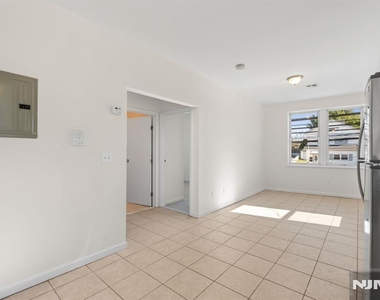 613 Ridge - Photo Thumbnail 6