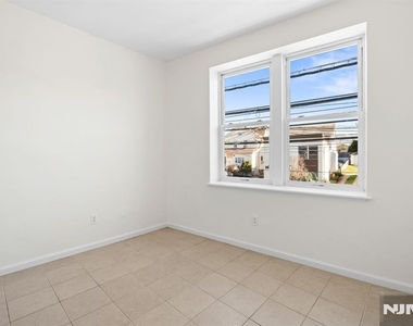 613 Ridge - Photo Thumbnail 5