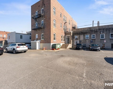 613 Ridge - Photo Thumbnail 16