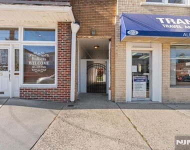 613 Ridge - Photo Thumbnail 13