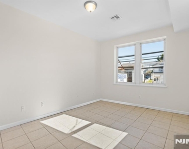 613 Ridge - Photo Thumbnail 7