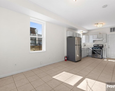 613 Ridge - Photo Thumbnail 3