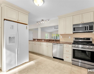 19 Crefeld - Photo Thumbnail 17