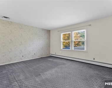 19 Crefeld - Photo Thumbnail 20