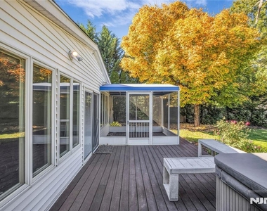 19 Crefeld - Photo Thumbnail 32