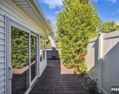 19 Crefeld - Photo Thumbnail 34