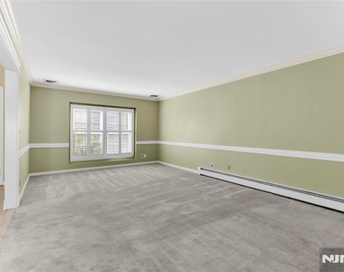 19 Crefeld - Photo Thumbnail 6