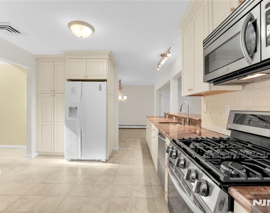 19 Crefeld - Photo Thumbnail 16
