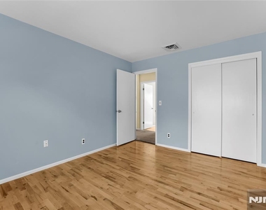19 Crefeld - Photo Thumbnail 30