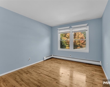 19 Crefeld - Photo Thumbnail 29