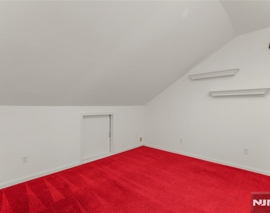 19 Crefeld - Photo Thumbnail 24