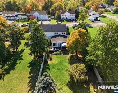 19 Crefeld - Photo Thumbnail 40