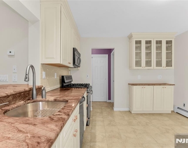 19 Crefeld - Photo Thumbnail 15