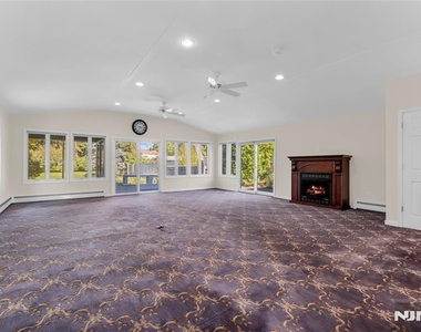 19 Crefeld - Photo Thumbnail 9