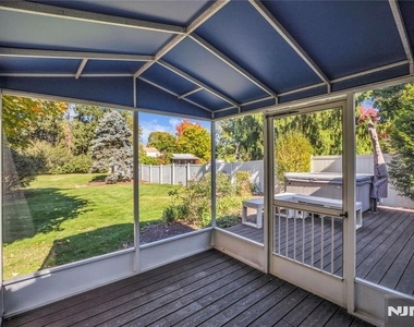 19 Crefeld - Photo Thumbnail 31