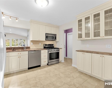 19 Crefeld - Photo Thumbnail 14