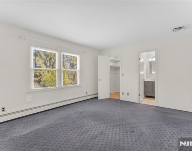 19 Crefeld - Photo Thumbnail 21