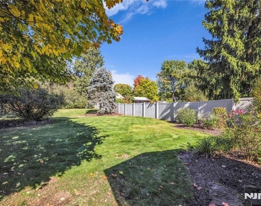 19 Crefeld - Photo Thumbnail 36