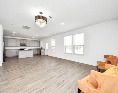 1312 Ventura Creek Drive - Photo Thumbnail 3