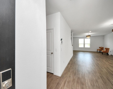 1312 Ventura Creek Drive - Photo Thumbnail 6