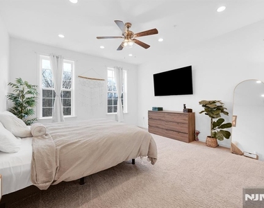 83 Sequoia - Photo Thumbnail 21