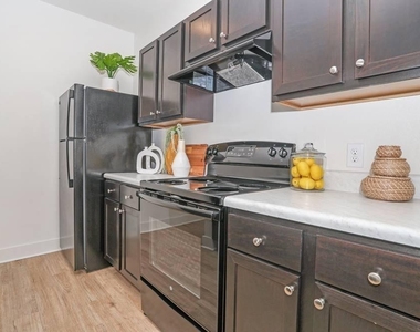 1500 N Saint Marys - Photo Thumbnail 12