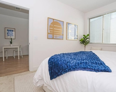 1500 N Saint Marys - Photo Thumbnail 11