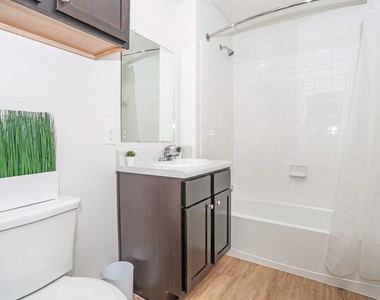 1500 N Saint Marys - Photo Thumbnail 15