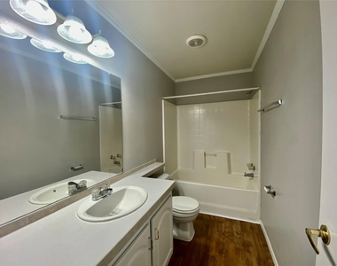 10019 Summerberry Lane - Photo Thumbnail 7