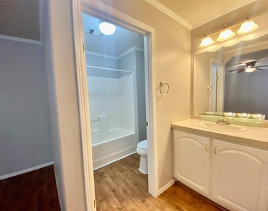 10019 Summerberry Lane - Photo Thumbnail 4
