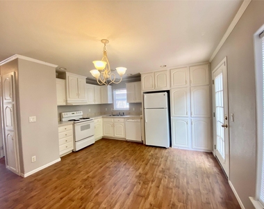 10019 Summerberry Lane - Photo Thumbnail 3