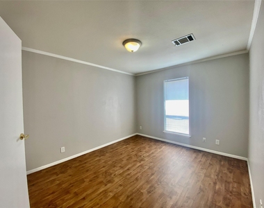 10019 Summerberry Lane - Photo Thumbnail 6