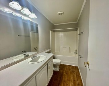 10019 Summerberry Lane - Photo Thumbnail 11