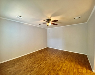 10019 Summerberry Lane - Photo Thumbnail 9