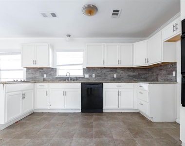 5315 Creekbend Drive - Photo Thumbnail 5