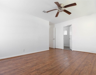 5315 Creekbend Drive - Photo Thumbnail 4