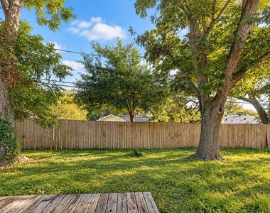 5315 Creekbend Drive - Photo Thumbnail 8