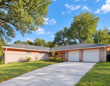 5315 Creekbend Drive - Photo Thumbnail 12
