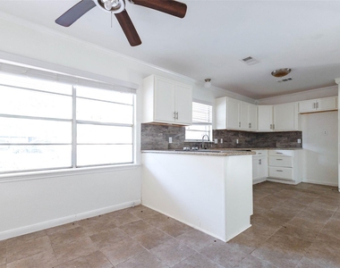 5315 Creekbend Drive - Photo Thumbnail 6